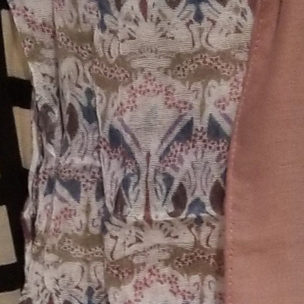 3 Assorted scarves - Picture 4 of 5